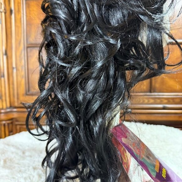 Nix & Nox Swiss Lace Futura 25" FLW-Venus Color 1B Wavy No Glue! Synthetic Wig - Picture 9 of 16